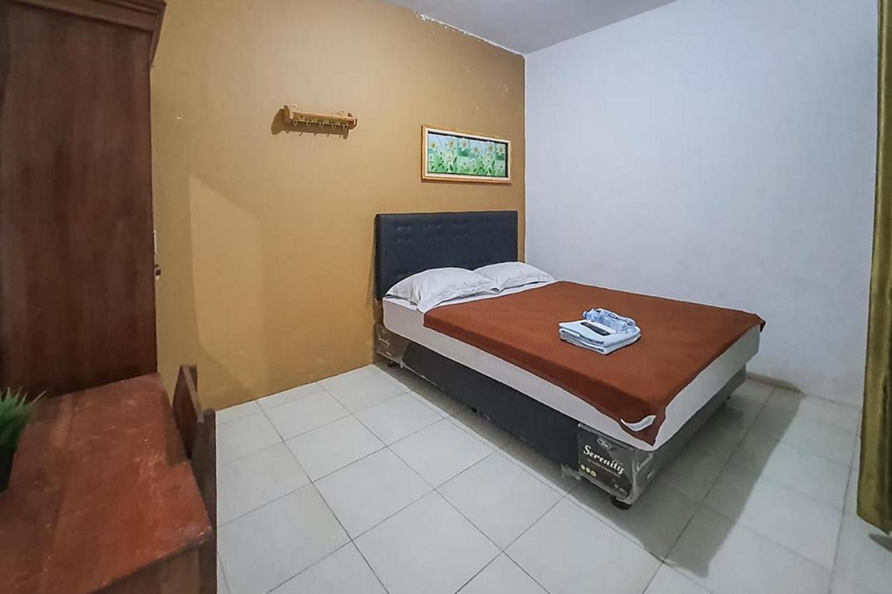 Syafa Homestay Syariah Mitra Reddoorz Tuban  Extérieur photo