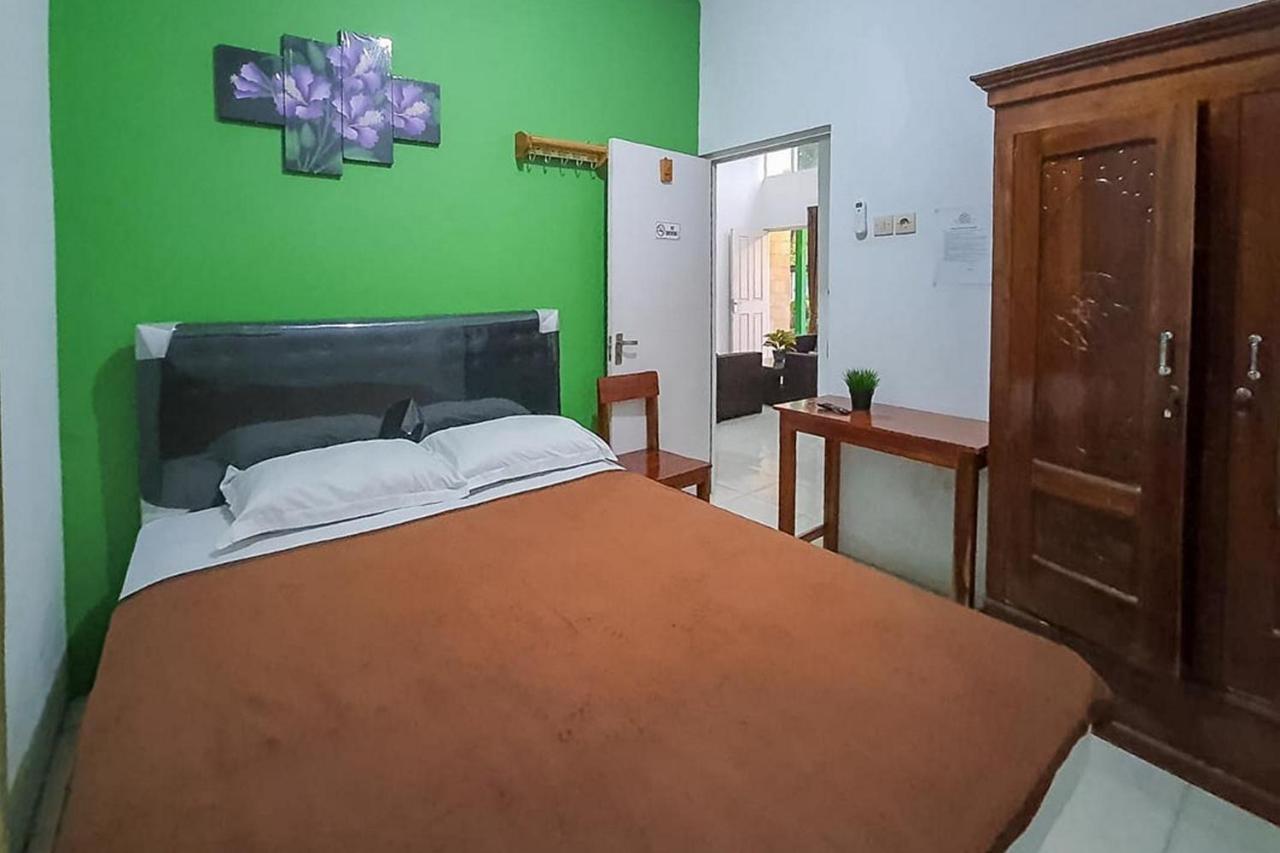 Syafa Homestay Syariah Mitra Reddoorz Tuban  Extérieur photo
