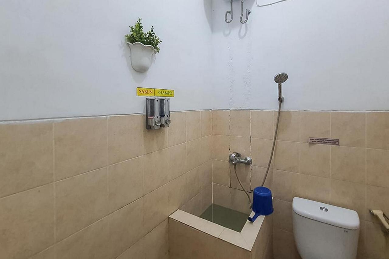 Syafa Homestay Syariah Mitra Reddoorz Tuban  Extérieur photo