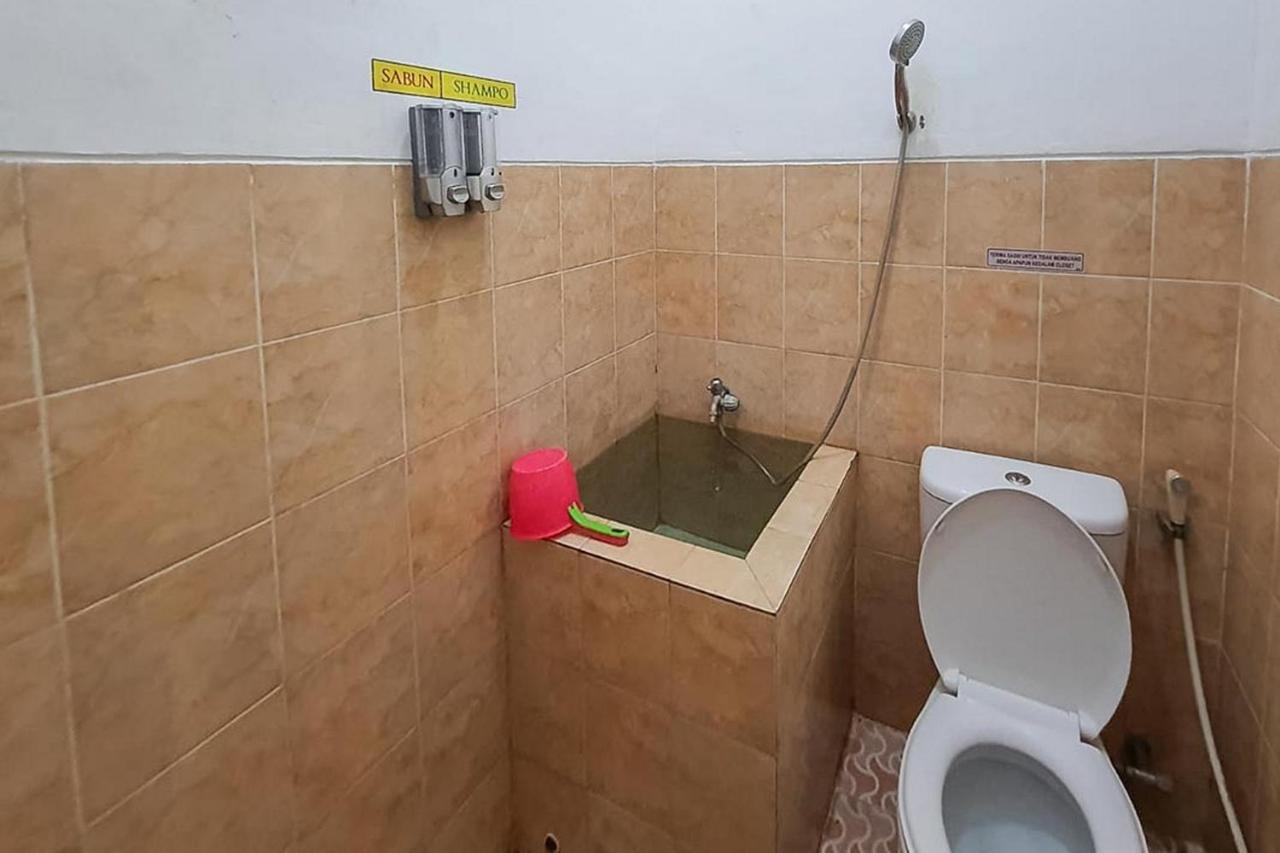 Syafa Homestay Syariah Mitra Reddoorz Tuban  Extérieur photo