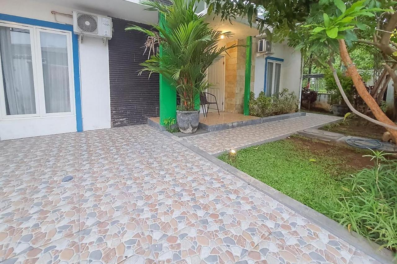 Syafa Homestay Syariah Mitra Reddoorz Tuban  Extérieur photo