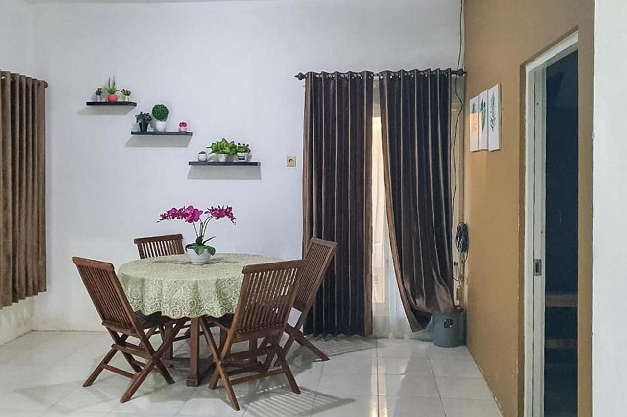 Syafa Homestay Syariah Mitra Reddoorz Tuban  Extérieur photo