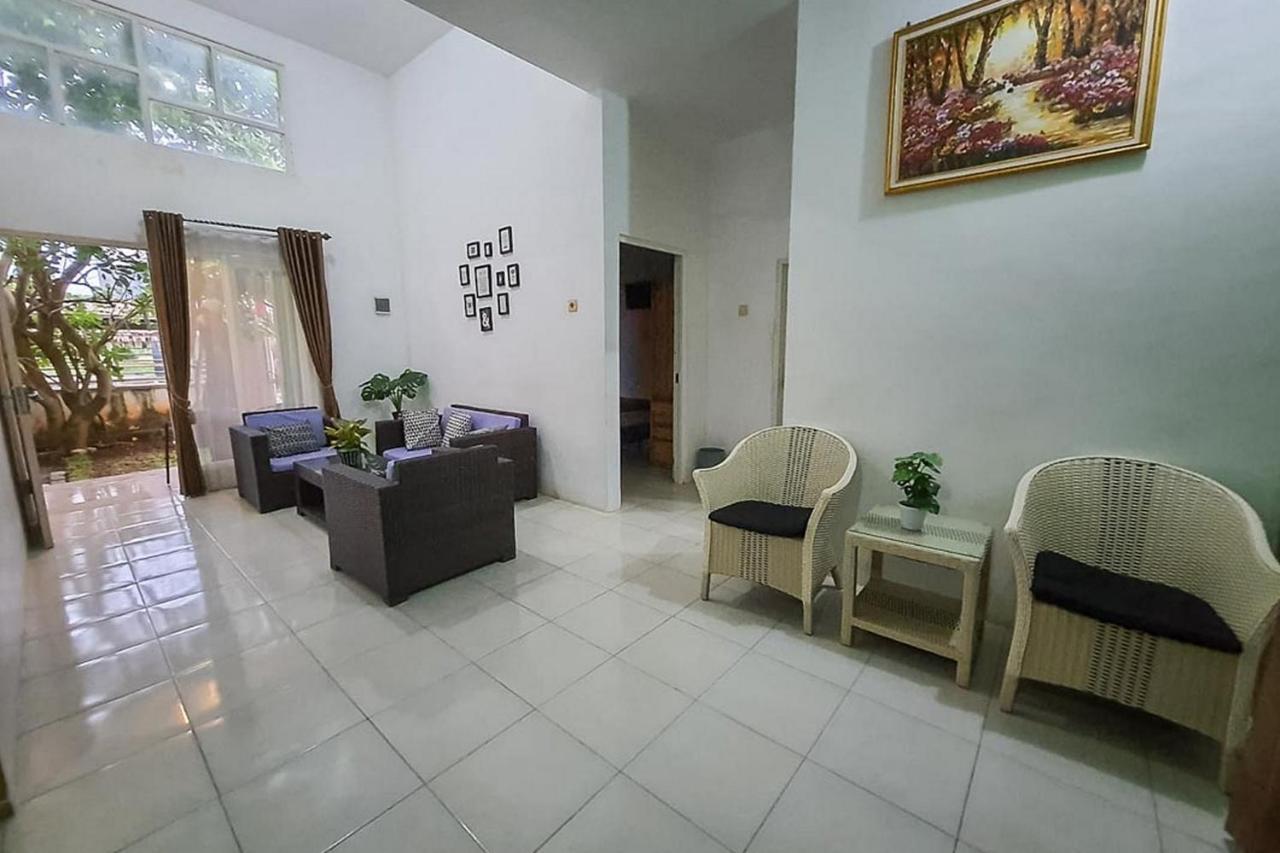 Syafa Homestay Syariah Mitra Reddoorz Tuban  Extérieur photo