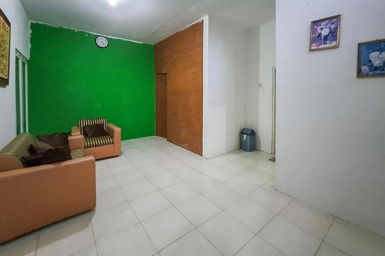 Syafa Homestay Syariah Mitra Reddoorz Tuban  Extérieur photo
