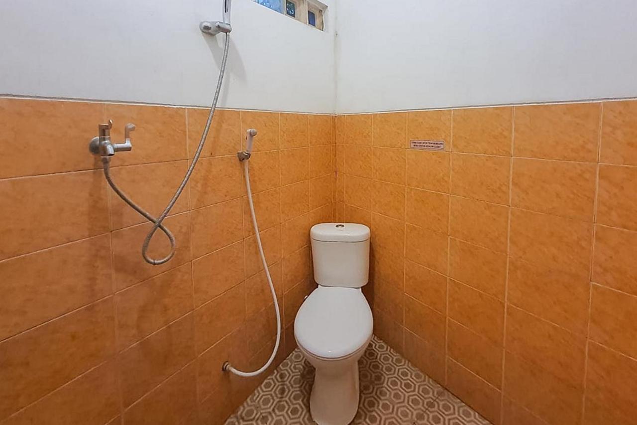 Syafa Homestay Syariah Mitra Reddoorz Tuban  Extérieur photo