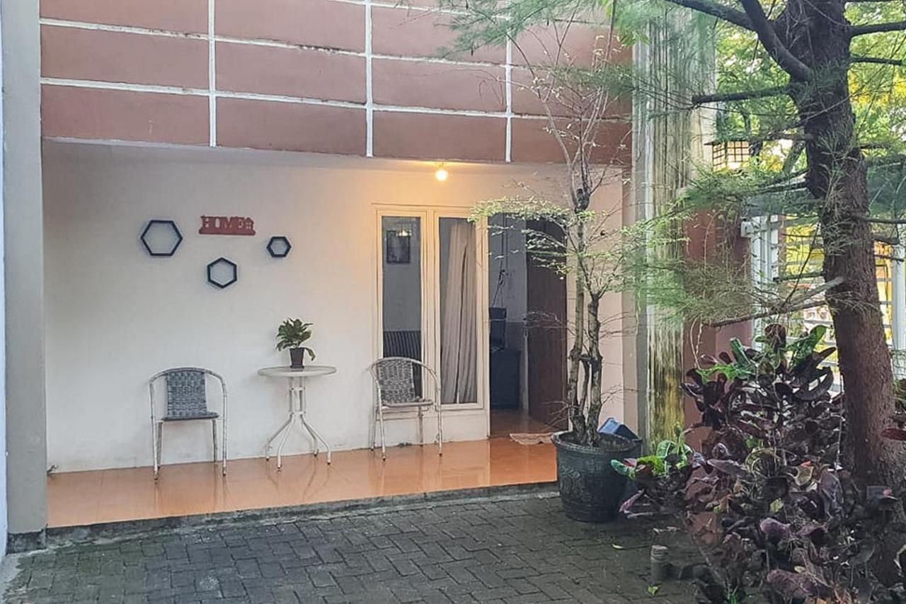 Syafa Homestay Syariah Mitra Reddoorz Tuban  Extérieur photo